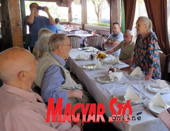Az „osztályfőnöki óra” sem maradt ki (Kecskés István felvétele) Az „osztályfőnöki óra” sem maradt ki (Kecskés István felvétele)
