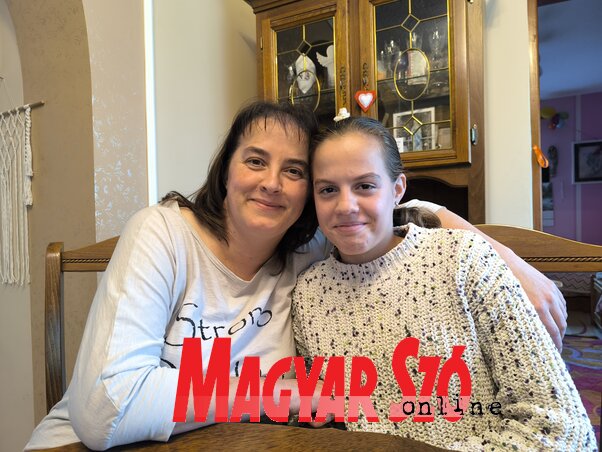 Német Balog Hajnalka és lánya, Német Regina (Dér Dianna felvétele) Német Balog Hajnalka és lánya, Német Regina (Dér Dianna felvétele)