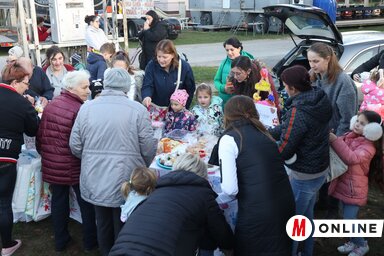 Nagy volt az érdeklődés a gyerekek asztala körül (Lakatos János felvétele)