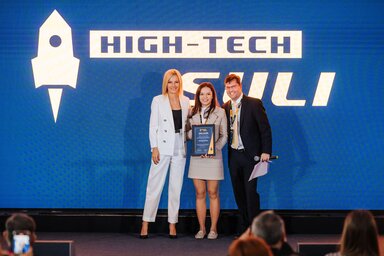 Az óbecsei Kéringer Dorinát is díjazták a High-Tech Suli konferencián (Fotó: Petőfi Sándor Általános Iskola)
