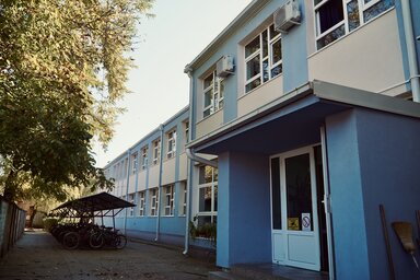 Az adai középiskola épületében 31 új ajtót és 6 ablakot állítottak be (az Adai Műszaki Iskola felvétele) Az adai középiskola épületében 31 új ajtót és 6 ablakot állítottak be (az Adai Műszaki Iskola felvétele)