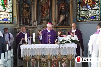A szentmise főcelebránsa msgr. Fazekas Ferenc szabadkai megyés püspök  volt (Paraczky László felvétele)