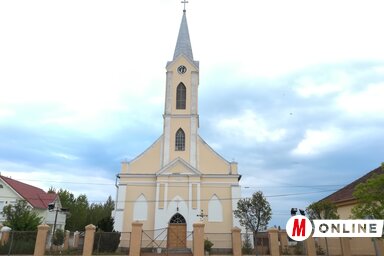 A kisoroszi Szent Péter és Pál apostolokról elnevezett katolikus templom (Fotó: Vidács Hajnalka)