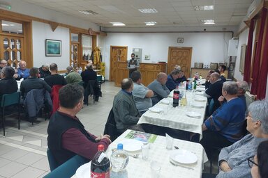 A gazdakör tagjait köszönti Fekete Andor (Juhász Árpád felvétele)