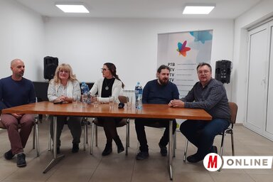 Mikes Imre Elek bemondó, Muci Szántó Márta, a belföldi rovat szerkesztője, Madár Anikó, a művelődési rovat szerkesztője, Dani Zsolt hírszerkesztő és Miklós Csongor moderátor (Dancsó Áron)
