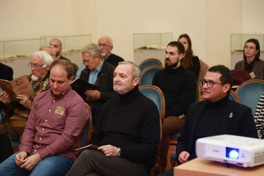 Az előadások a kutatók és az érdeklődők körében hangzottak el (Fotó: Vidács Hajnalka)