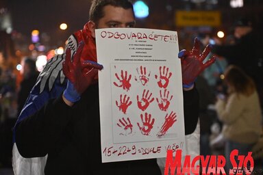 A kép egy korábbi tüntetésen, az újvidéki hídblokád alkalmával készült (Fotó: Ótos András)