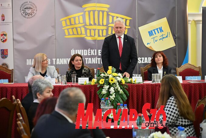 Dr. Borhy László is köszöntötte az egybegyűlteket (Molnár Edvárd felvétele) Dr. Borhy László is köszöntötte az egybegyűlteket (Molnár Edvárd felvétele)