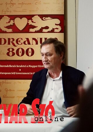 Dr. Pomozi Péter az adai könyvbemutatón (Horváth Zsolt felvétele) Dr. Pomozi Péter az adai könyvbemutatón (Horváth Zsolt felvétele)