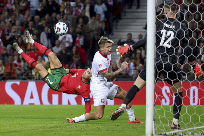 Cristiano Ronaldo még nem felejtett el ollózni (Fotó: Beta/AP) Cristiano Ronaldo még nem felejtett el ollózni (Fotó: Beta/AP)