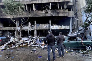 A Bejrút központját ért rakéta célkeresztjében Mohamed Afif volt, de a felvétel tanúsága szerint a járulékos kár sem elhanyagolható (Fotó: AP via Beta)