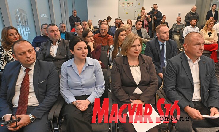 A konferencia megnyitóján elhangzott, hogy az idén 7 százalékkal nőtt a határátkelők száma (Ótos András felvétele) A konferencia megnyitóján elhangzott, hogy az idén 7 százalékkal nőtt a határátkelők száma (Ótos András felvétele)