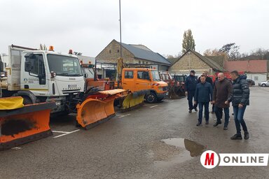 Az önkormányzat és a belügyi szervek dolgozói megtekintették a verbászi téli szolgálat gépparkját és felszerelését (Fotó: Paraczky László)