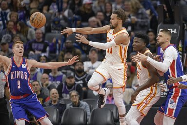 Trae Young Sacramentóban soványka 7 pontot szerzett, de cserébe kiosztott 19 asszisztot, ami ligacsúcs az aktuális szezonban (Fotó: Beta/AP)