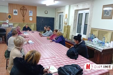 A szenttamási civil egyesületek képviselői egyeztették a karácsonyi programok időpontját (Fotó: Paraczky László)