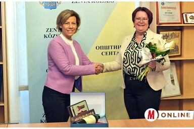 Burány Hajnalka polgármester gratulált Nagy Fodor Lillának az elért eredményért (Gergely Árpád felvétele)