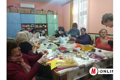 A műhelymunkákon általában 10-15 önkéntes vesz részt (Turi Orsolya felvétele)