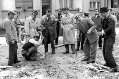1956-ban helyezték el a Magyar Szó székházának alapkövét Újvidéken. Nemcsak a szerkesztőség kapott itt helyet, hanem a nyomda is, a könyvkiadó, a hetilapok…