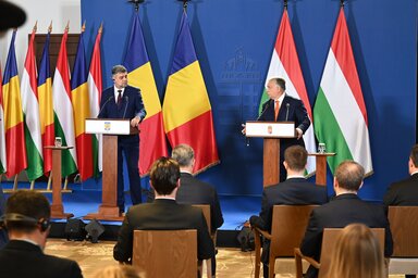 Marcel Ciolacu és Orbán Viktor (Fotó: MTI)