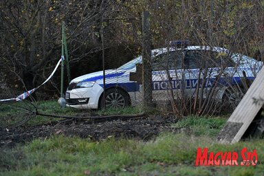 A rendőrség biztosítja a helyszínt a Kisrétben (Gergely Árpád felvétele)