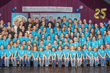 A jelenlegi és az egykori táncosok is felléptek (Dr. Kiss Imre MK)