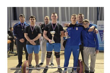 Csapatban két arany-, egyéniben pedig tizenegy arany-, négy ezüst- és négy bronzérmet nyertek a Spartacus súlyemelői (Fotó: A Spartacus Súlyemelőklub felvétele)
