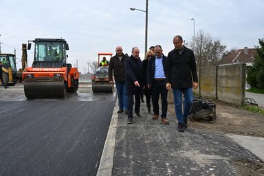 Újvidéken és a peremvárosi falvakban az idén 60 kilométernyi útfelületen cserélték ki az elhasználódott aszfaltréteget (Fotó: novisad.rs)