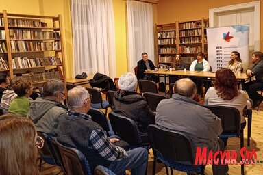Az Újvidéki Rádió munkatársai Bácskossuthfalván (Kazinczy Paszterkó Diana felvétele)