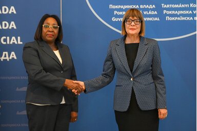 Maria Nelumba és Maja Gojković (Közzétette: A tartományi kormány sajtóirodája)