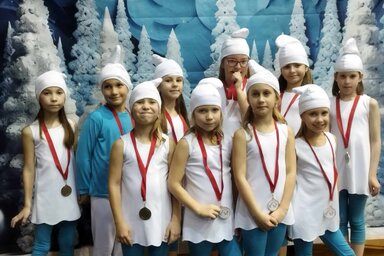 A kis táncosok Hupikék törpikék elnevezésű produkciója az első helyezést szerezte meg (Fotó: Petőfi Sándor Magyar Kultúrkör)