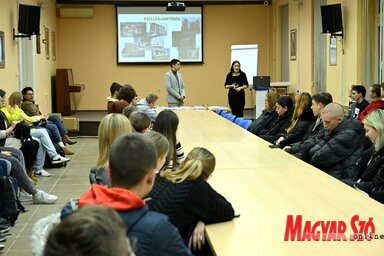 A tájékoztató körút a vajdasági végzős középiskolások továbbtanulási lehetőségeiről és az MNT ösztöndíjprogramjáról szól (Molnár Edvárd felvétele)