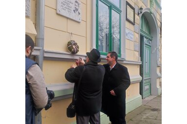 Megkoszorúzták Papp Dániel emléktábláját a MÉF székházán (Nagy Emília felvétele)