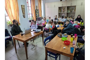 Sihelnik József a madáretetésről tart előadást (Lakatos János felvétele)