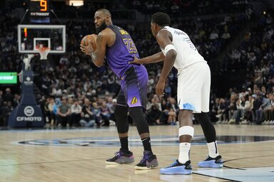 Anthony Edwardsék parádés védőmunkával fékezték meg LeBron Jamest és társait (Fotó: Beta/AP)