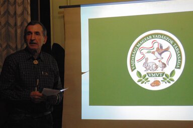 Papp László a régi vajdasági magyar vadászati szaklapokról is beszélt (Vidács Hajnalka felvétele)