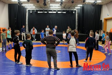 Palicson a Magyar Művelődési Központban hetente három alkalommal tartanak birkózóedzéseket a sportág iránt érdeklődő gyerekek számára (Fotó: Benedek Miklós felvétele)