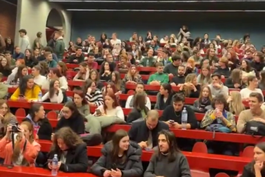 Hallgatói plénum a zárlat folytatásáról (Screenshot/Instagram/stav.ns)