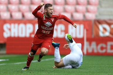 Bárány Donát Szalai Gáborral ütközött a 32. percben (Fotó: MTI)