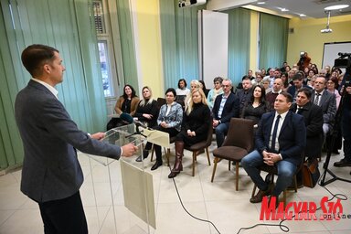Dr Balint Pastor: Tablet računari će u školama, udruženjima i civilnim organizacijama pomoći u sticanju konkurentnog znanja (fotografija Edvarda Molnara)