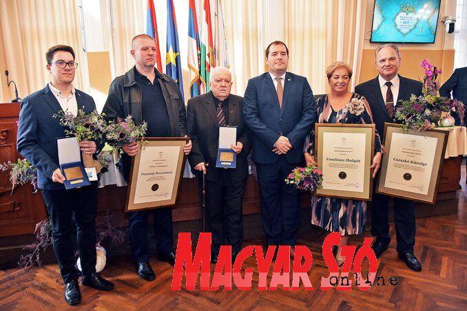 A községnapon Pro Urbe köszönőoklevélben részesült (Gergely Árpád) A községnapon Pro Urbe köszönőoklevélben részesült (Gergely Árpád)