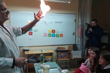 A gyerekeket lenyűgözték az izgalmas és látványos kísérletek