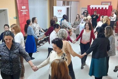 Élő zenés néptánccal mozgatták meg a pedagógusokat (Hagyományok Háza Hálózat – Vajdaság)