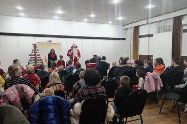 A Téli varázslat eseményen a Mikulás is megjelent segítőjével (Turi Orsolya felvétele)