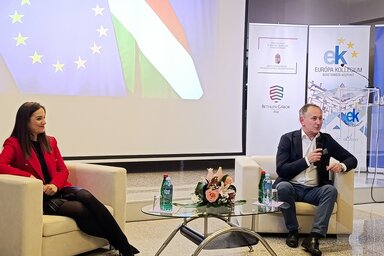 Dr Eva Hetei-Vizi i Jožef Mađar na dešavanju u Studentskom domu „Evropa” (fotografija Tamaša Kopasa)
