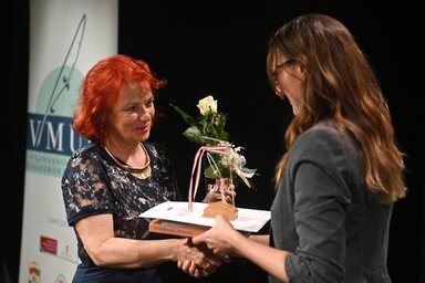 2024. április 5-én a 80 éves Magyar Szó elismerő oklevelet kapott a Vajdasági Magyar Újságíró Egyesülettől Zentán