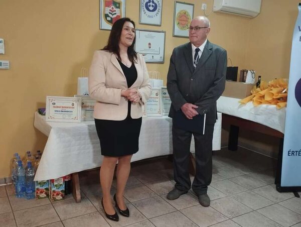 Kardosné Gyurkó Katalin és Fodor Zoltán is köszöntötték az egybegyűlteket (Fotó: Kancsár Izabella) Kardosné Gyurkó Katalin és Fodor Zoltán is köszöntötték az egybegyűlteket (Fotó: Kancsár Izabella)