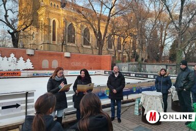 Szatmári Adrián a korcsolyapálya megnyitóján (Tóth Péter felvétele)