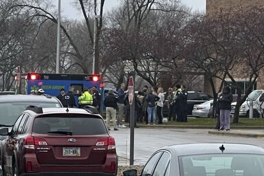 Halálos áldozatokkal járó iskolai lövöldözésnél kellett beavatkoznia a rendőrségnek a Wisconsin állambeli Madisonban (Fotó: Beta/AP)