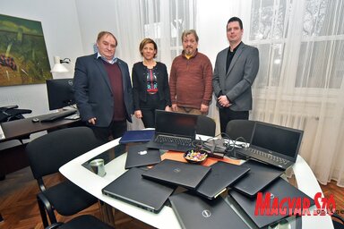 Korszerű számítógépeken tanulhatnak a kevi gyerekek (Gergel Árpád felvétele)