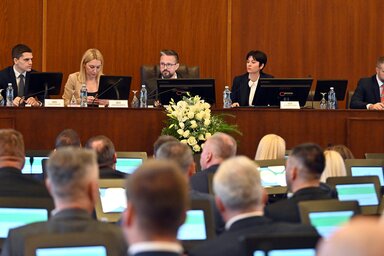 Háromnegyed óra alatt több mint harminc napirendi pontot fogadtak el (Ótos András felvétele)